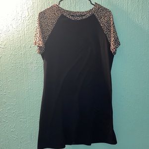 Black and cheetah print shoulders crew neck dress